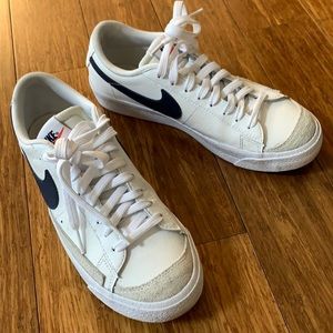 Nike casual shoes, men’s size 5.5 women’s size 6.5/7